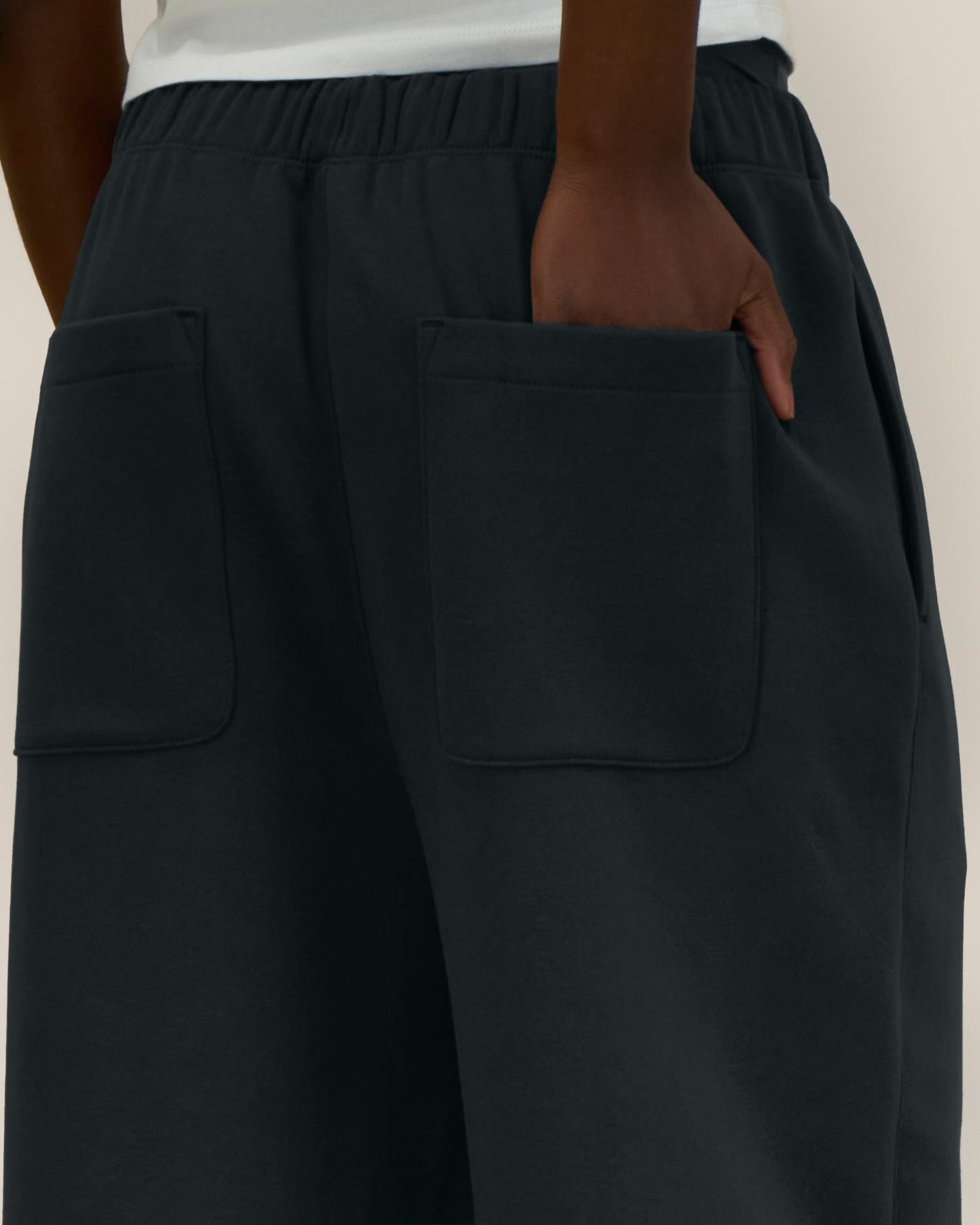 Needer STBU274 – Black